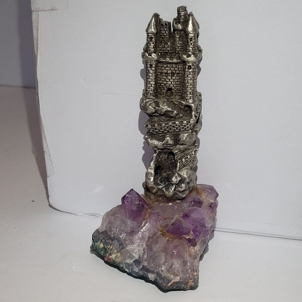 6 Metal Fantasy Figures On amethyst crystals And agate geode - Picture 4 of 9